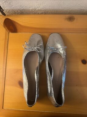Schutz Silver Arissa Metallic
Leather Crinkle Square Toe Ballet
Flats Size 7.5